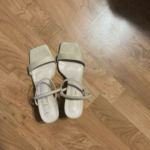Nude heels size 6.5
